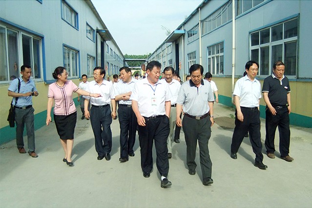 河南省人大常委會民族僑務(wù)、外事工作委員會主任李清樹到我公司參觀指導(dǎo)工作 河南省人大常委會民族僑務(wù)、外事工作委員會主任李清樹到我公司參觀指導(dǎo)工作